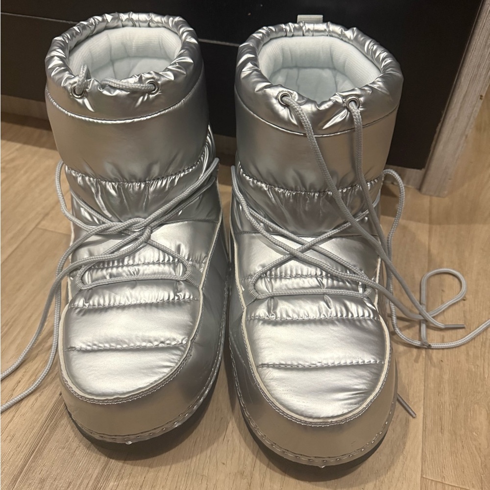 Silver Puffer Snow Boots